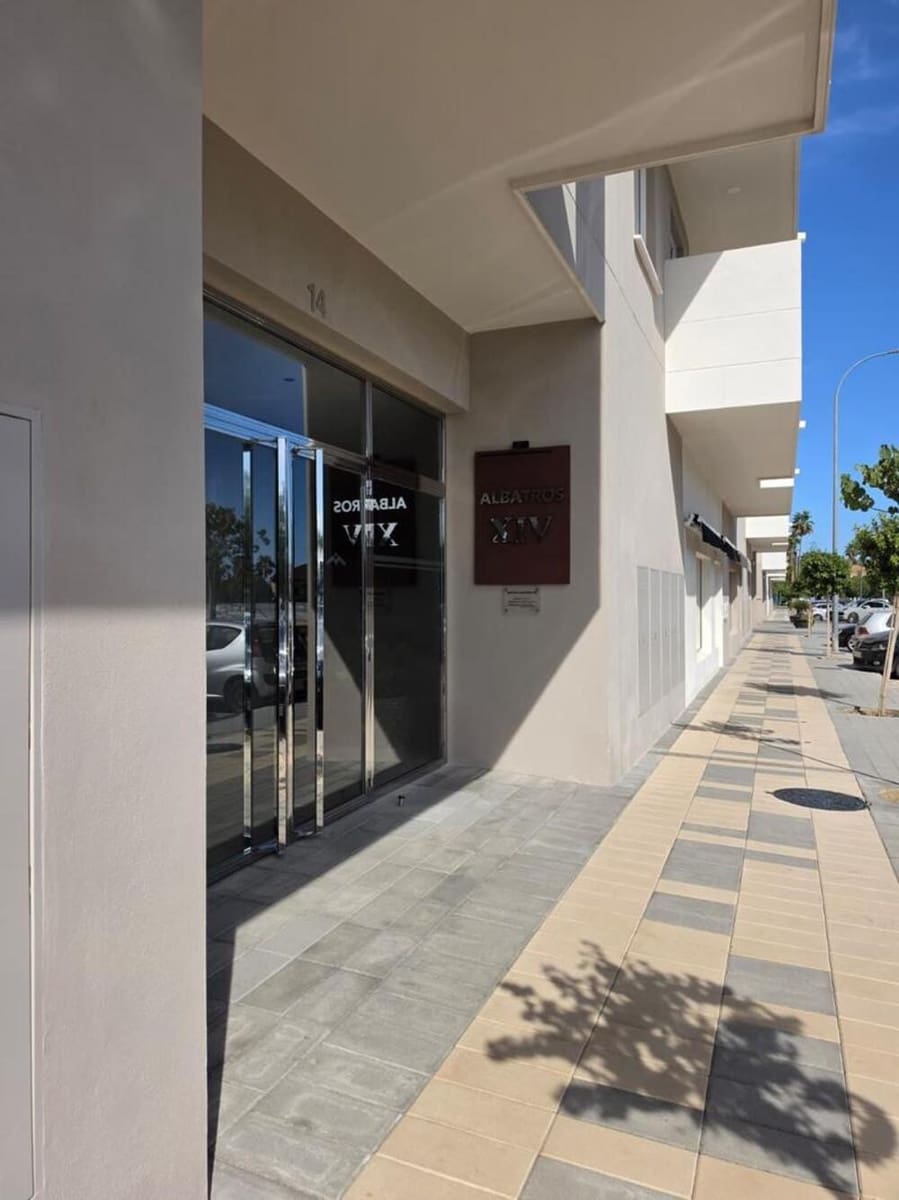 4 sypialnia Apartament do wynajęcia w Nueva Andalucia z basenem garażem - 3 500 € (Ref: 10031397)