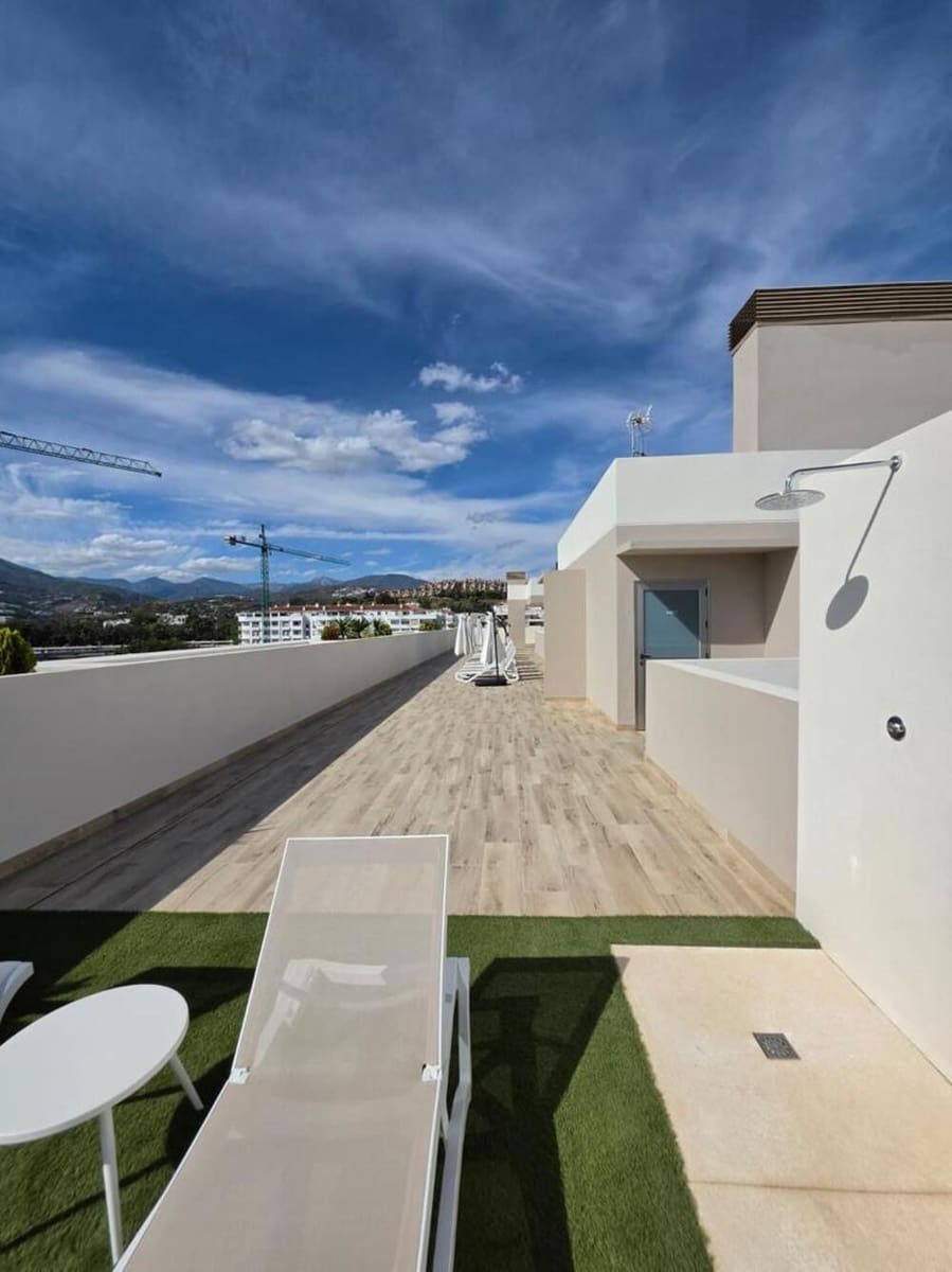 4 sypialnia Apartament do wynajęcia w Nueva Andalucia z basenem garażem - 3 500 € (Ref: 10031397)