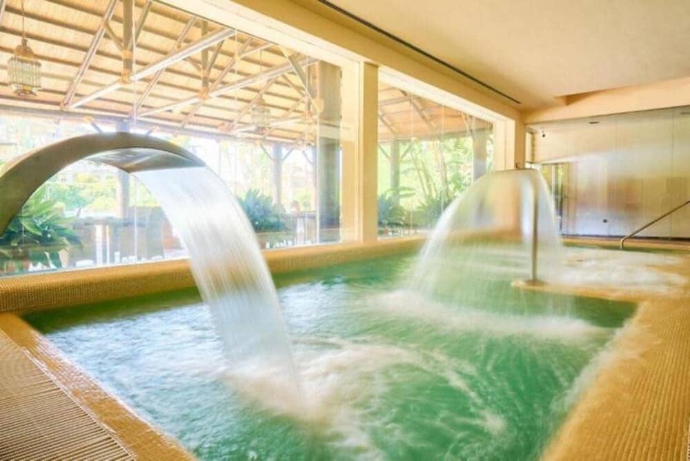 2 quarto Apartamento para arrendar em Benahavis com piscina garagem - 2 750 € (Ref: 10033493)