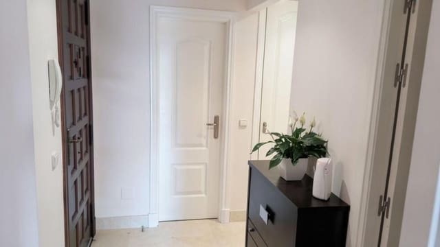 2 bedroom Apartment for rent in Los Arqueros - Puerto del Almendro, Benahavís with pool garage - € 2,750 (Ref: 10033493)