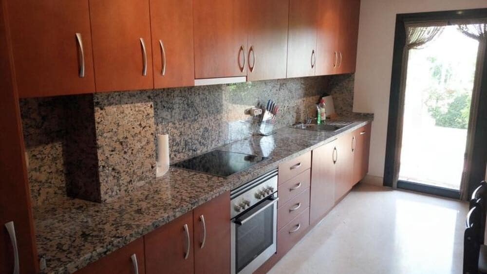 2 quarto Apartamento para arrendar em Benahavis com piscina garagem - 2 750 € (Ref: 10033493)