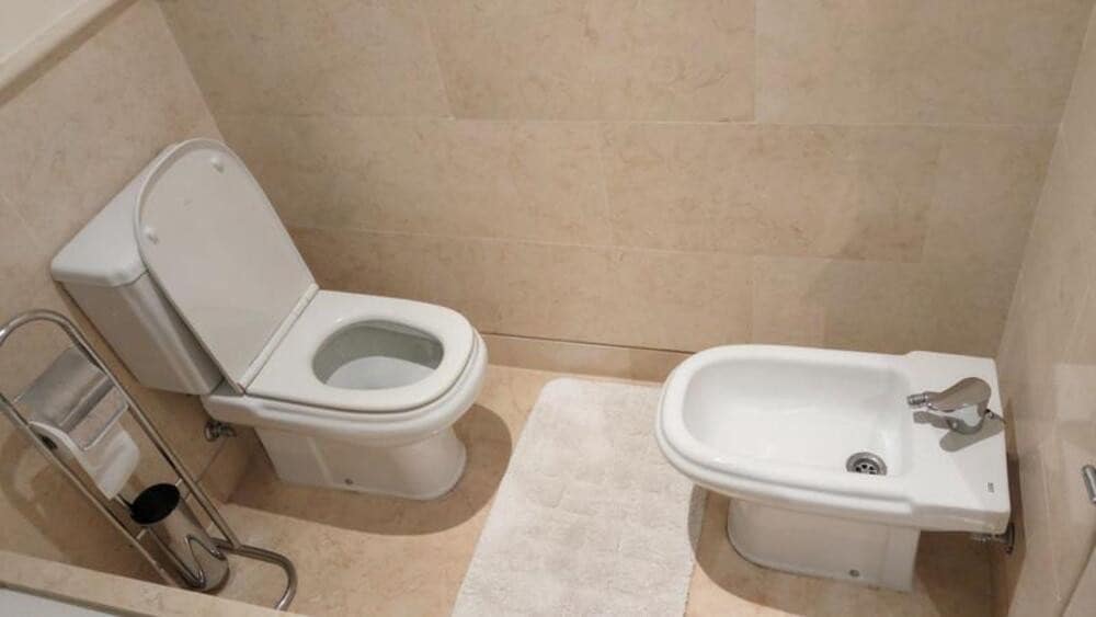 2 quarto Apartamento para arrendar em Benahavis com piscina garagem - 2 750 € (Ref: 10033493)