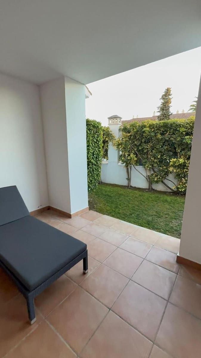 2 slaapkamer Appartement te huur in El Paraiso met zwembad garage - € 2.300 (Ref: 10034840)