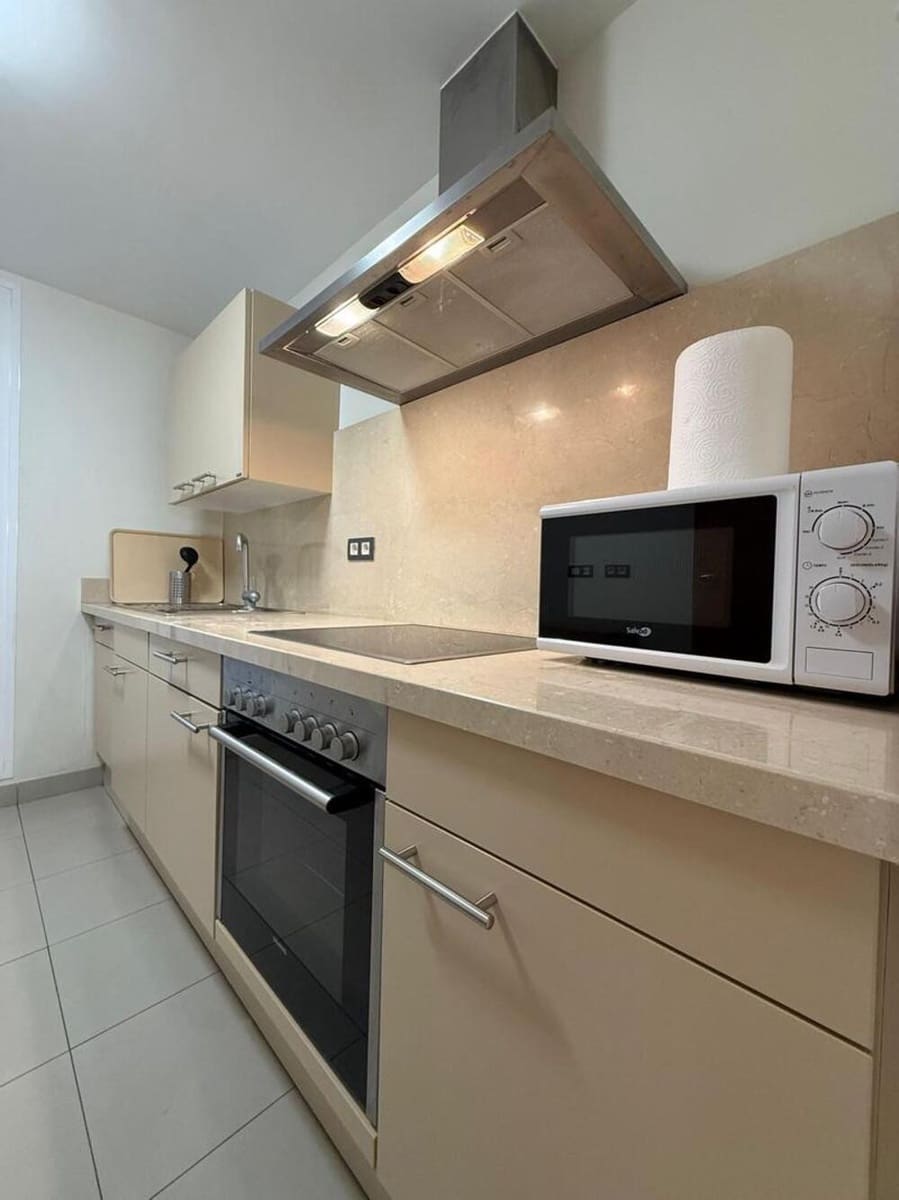 2 slaapkamer Appartement te huur in El Paraiso met zwembad garage - € 2.300 (Ref: 10034840)