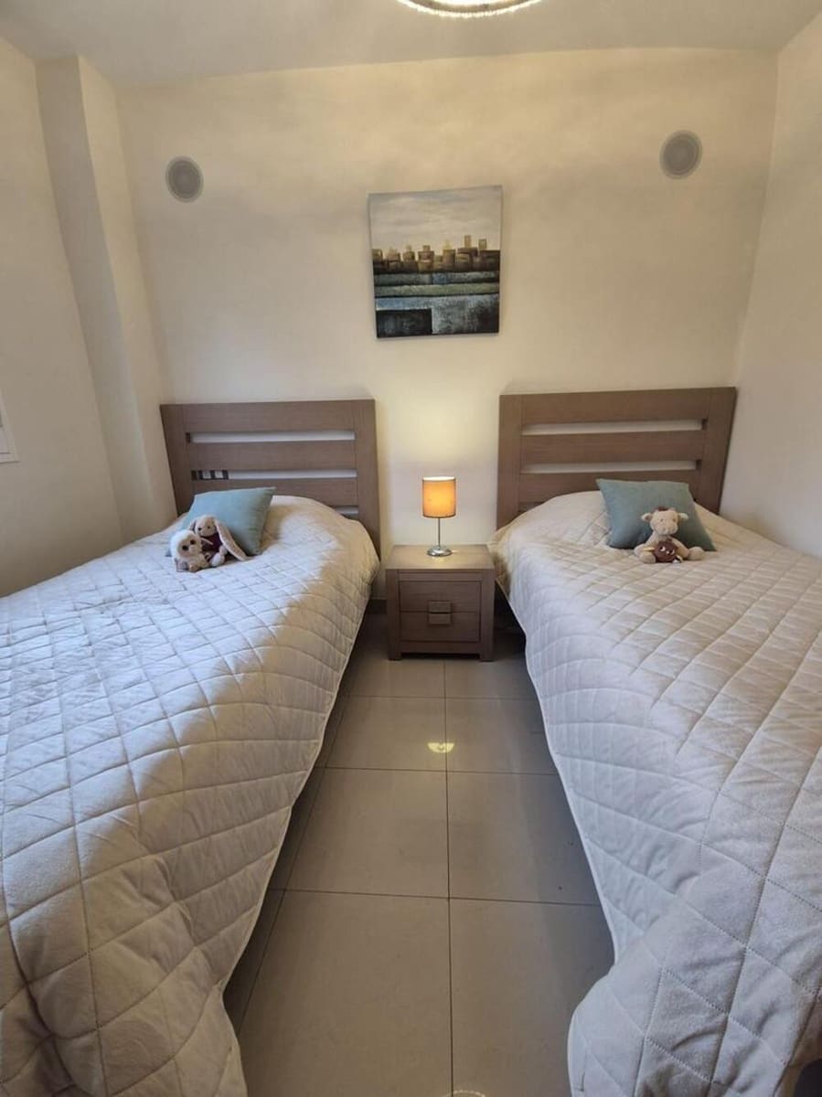 2 slaapkamer Appartement te huur in El Paraiso met zwembad garage - € 2.300 (Ref: 10034840)