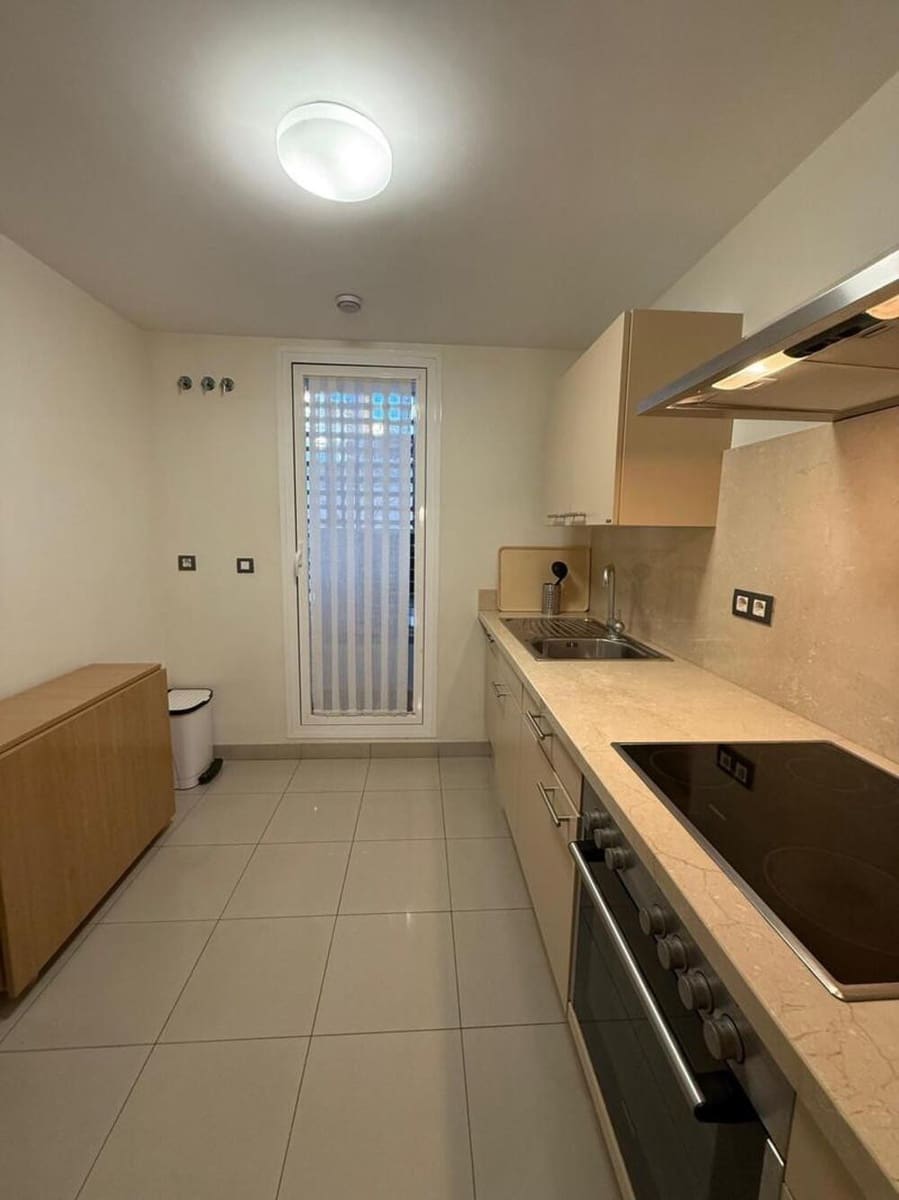 2 slaapkamer Appartement te huur in El Paraiso met zwembad garage - € 2.300 (Ref: 10034840)