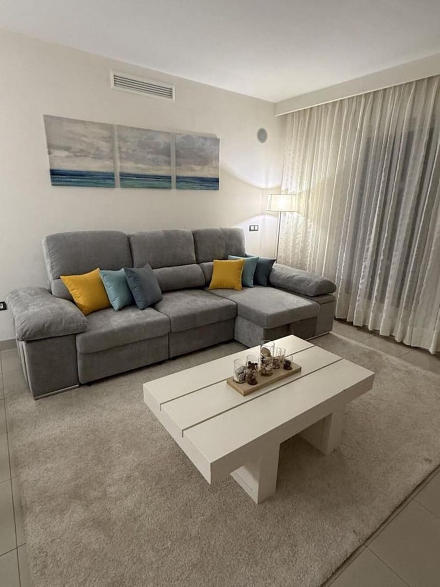 2 slaapkamer Appartement te huur in El Paraiso met zwembad garage - € 2.300 (Ref: 10034840)