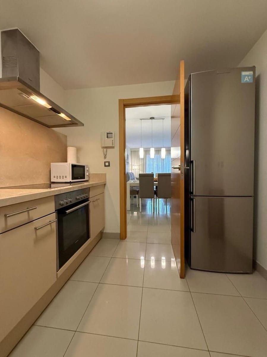 2 slaapkamer Appartement te huur in El Paraiso met zwembad garage - € 2.300 (Ref: 10034840)