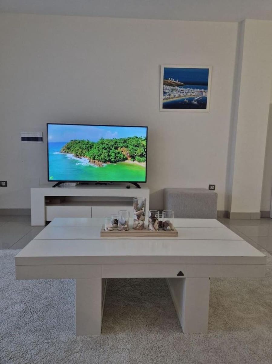 2 slaapkamer Appartement te huur in El Paraiso met zwembad garage - € 2.300 (Ref: 10034840)