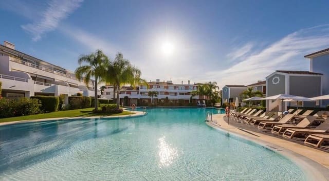 2 bedroom Apartment for rent in El Paraiso, Estepona - € 2,300 (Ref: 10034840)