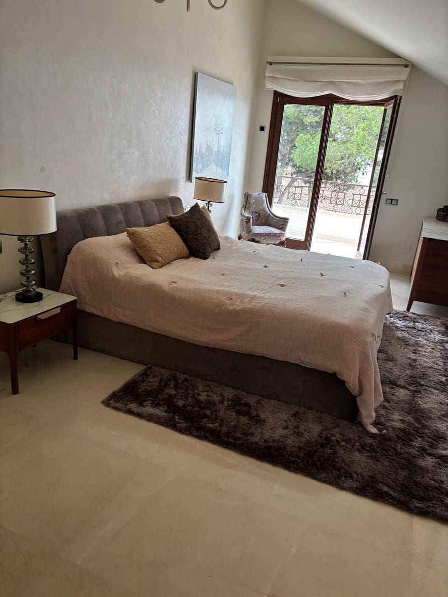 4 makuuhuone Kattohuoneisto vuokrattavana paikassa Marbella mukana uima-altaan 
autotalli - 18 000 € (Ref: 10034841)