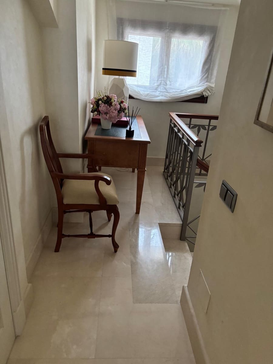 4 makuuhuone Kattohuoneisto vuokrattavana paikassa Marbella mukana uima-altaan 
autotalli - 18 000 € (Ref: 10034841)