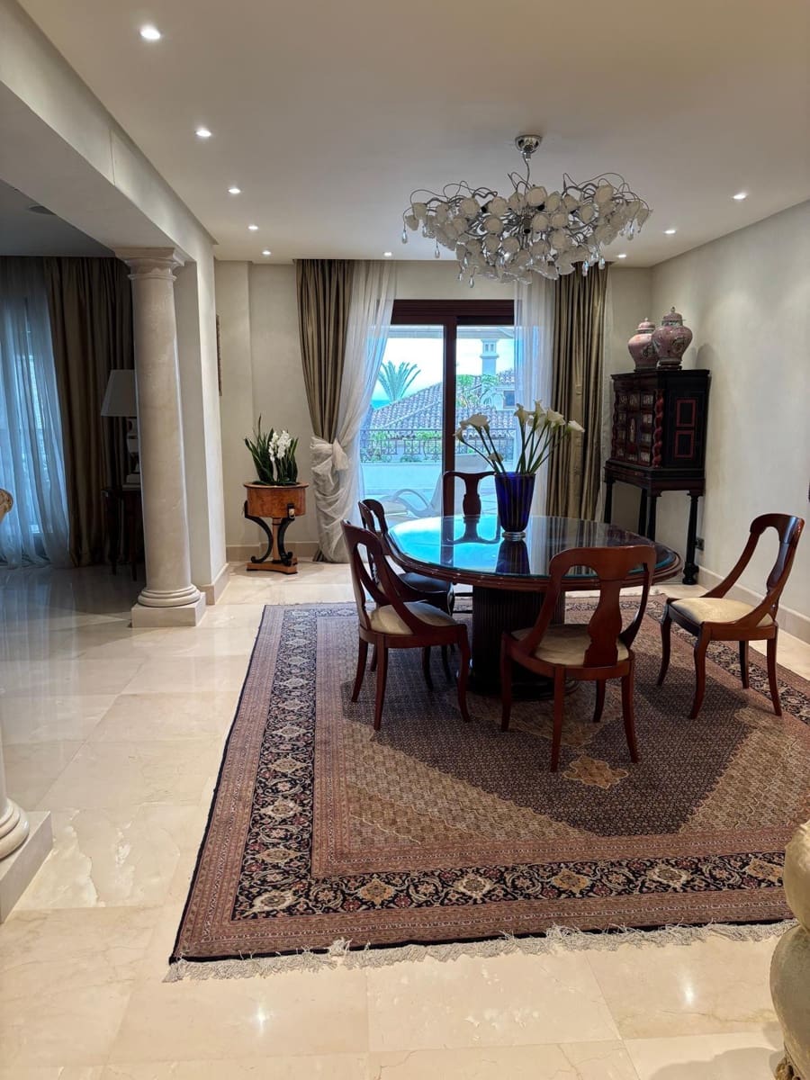 4 makuuhuone Kattohuoneisto vuokrattavana paikassa Marbella mukana uima-altaan 
autotalli - 18 000 € (Ref: 10034841)