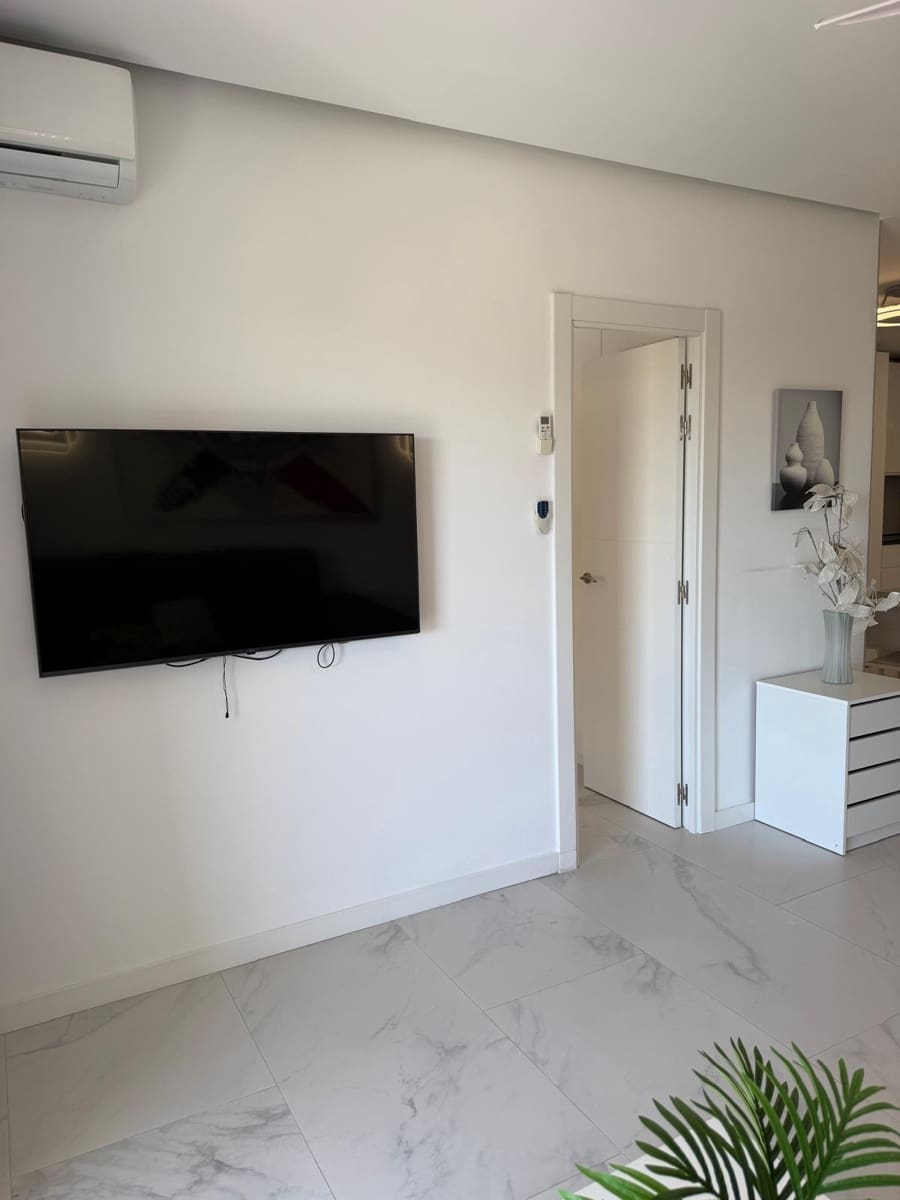 1 bedroom Apartment for rent in Marbella with pool garage - € 2,000 (Ref: 10038646)