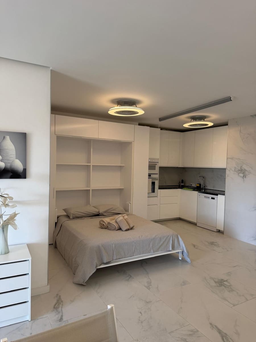 1 bedroom Apartment for rent in Marbella with pool garage - € 2,000 (Ref: 10038646)