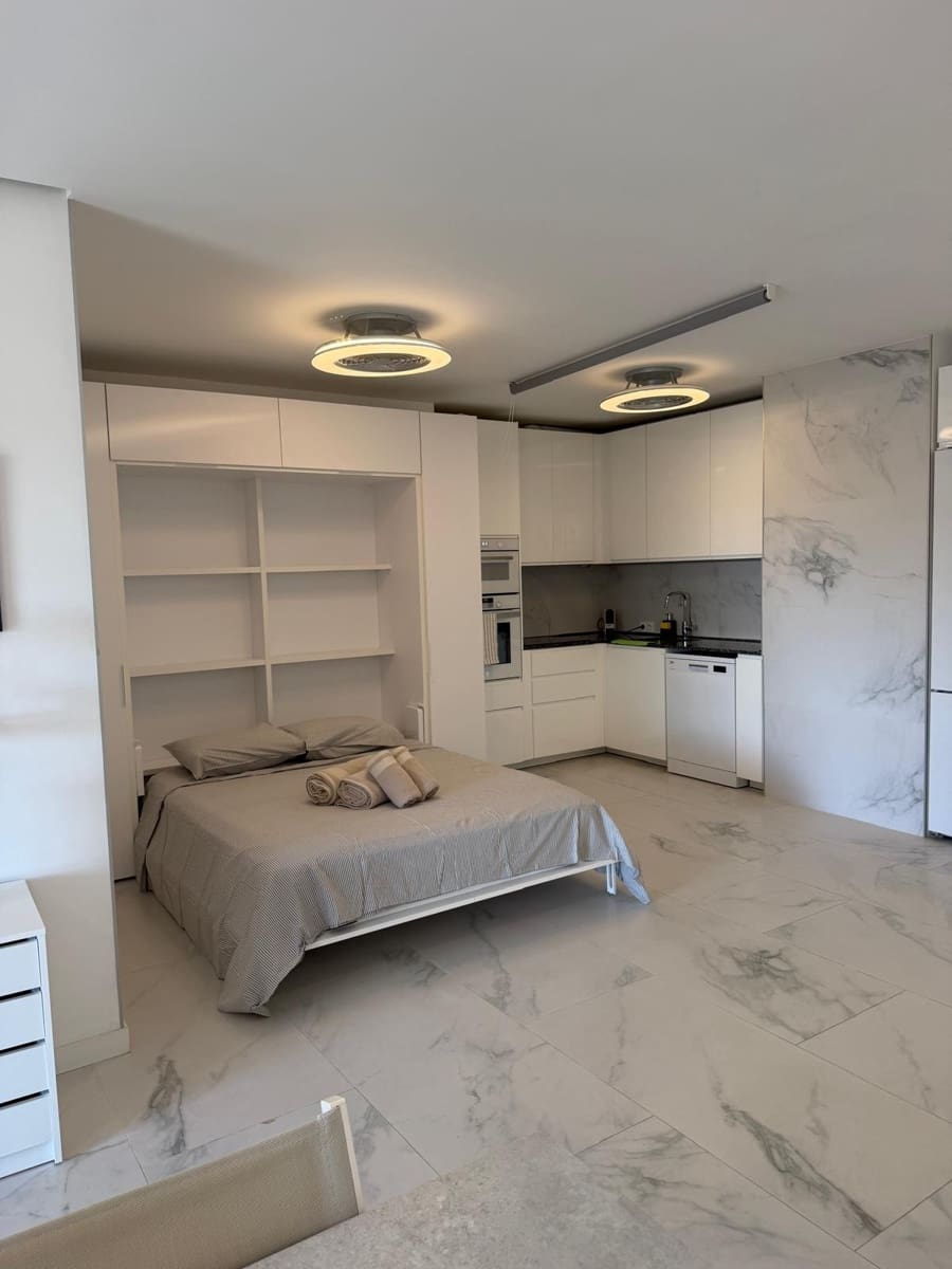 1 bedroom Apartment for rent in Marbella with pool garage - € 2,000 (Ref: 10038646)