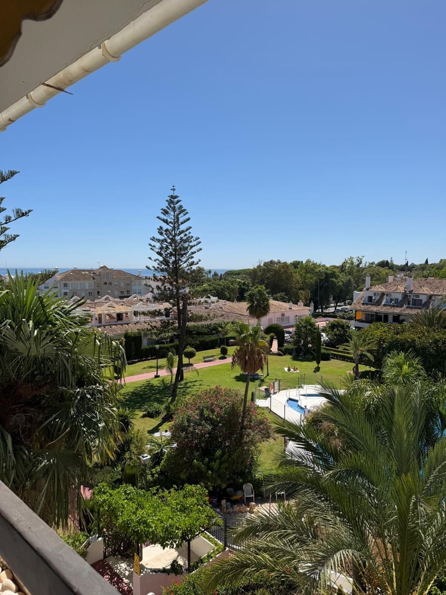 1 bedroom Apartment for rent in Marbella with pool garage - € 2,000 (Ref: 10038646)