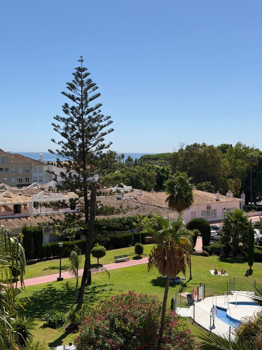 1 bedroom Apartment for rent in Marbella with pool garage - € 2,000 (Ref: 10038646)
