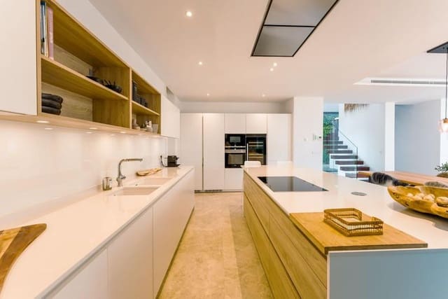 3 slaapkamer Villa te huur in Cancelada, Estepona met zwembad garage - € 8.000 (Ref: 10040297)