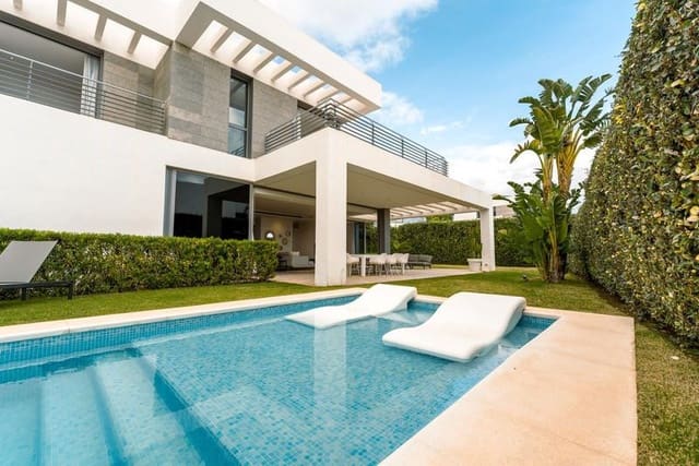 Chalet de 3 habitaciones en Cancelada, Estepona en alquiler con piscina garaje - 8.000 € (Ref: 10040297)
