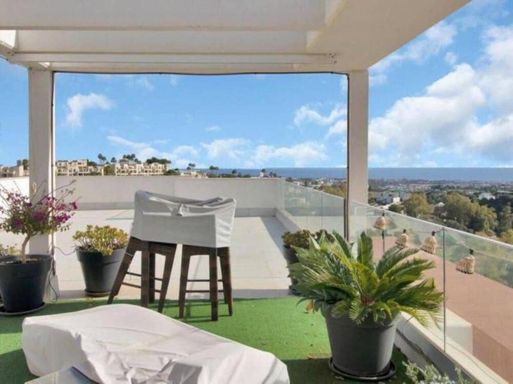 3 bedroom Penthouse for sale in Benahavis with pool garage - € 1,150,000 (Ref: 10042435)