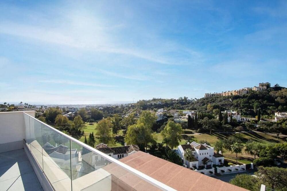 3 bedroom Penthouse for sale in Benahavis with pool garage - € 1,150,000 (Ref: 10042435)