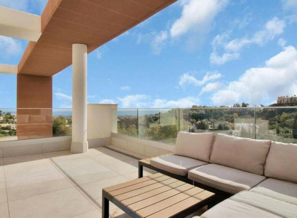 3 bedroom Penthouse for sale in Benahavis with pool garage - € 1,150,000 (Ref: 10042435)
