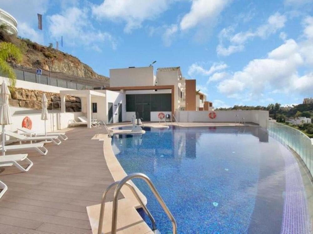 3 sypialnia Penthouse do wynajęcia w Benahavis z basenem garażem - 4 500 € (Ref: 10042436)