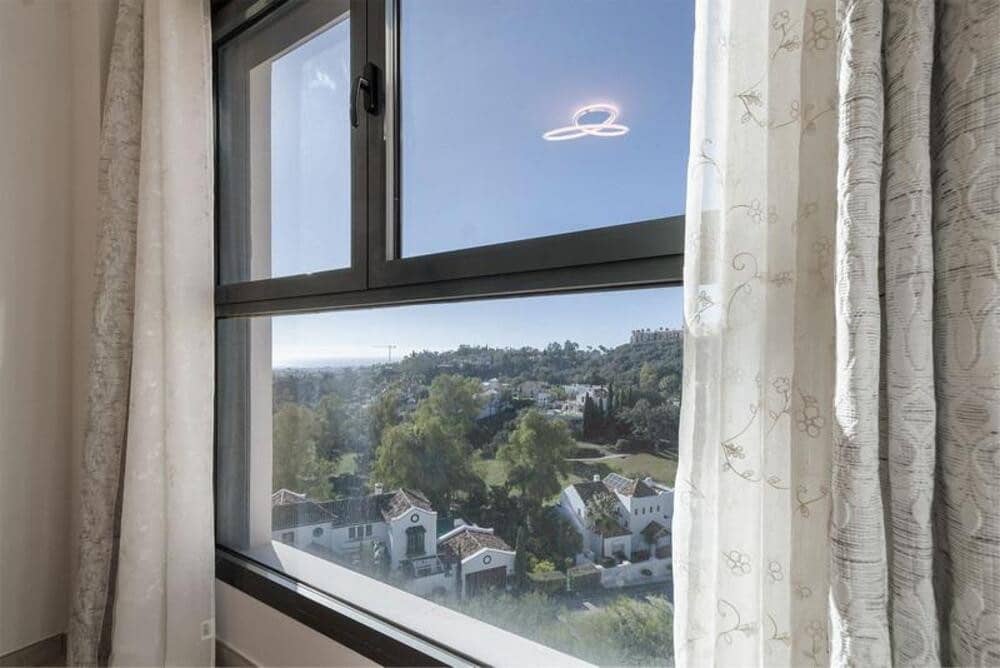 3 sypialnia Penthouse do wynajęcia w Benahavis z basenem garażem - 4 500 € (Ref: 10042436)