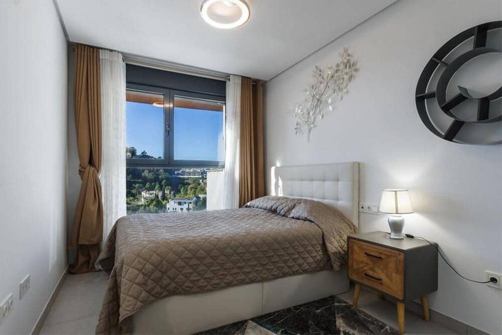 3 sypialnia Penthouse do wynajęcia w Benahavis z basenem garażem - 4 500 € (Ref: 10042436)
