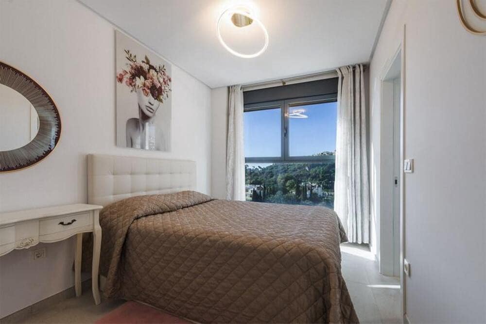 3 sypialnia Penthouse do wynajęcia w Benahavis z basenem garażem - 4 500 € (Ref: 10042436)