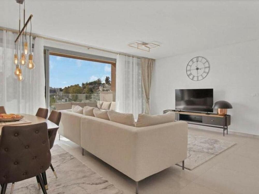 3 sypialnia Penthouse do wynajęcia w Benahavis z basenem garażem - 4 500 € (Ref: 10042436)