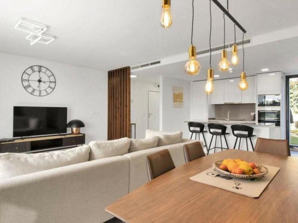 3 sypialnia Penthouse do wynajęcia w Benahavis z basenem garażem - 4 500 € (Ref: 10042436)
