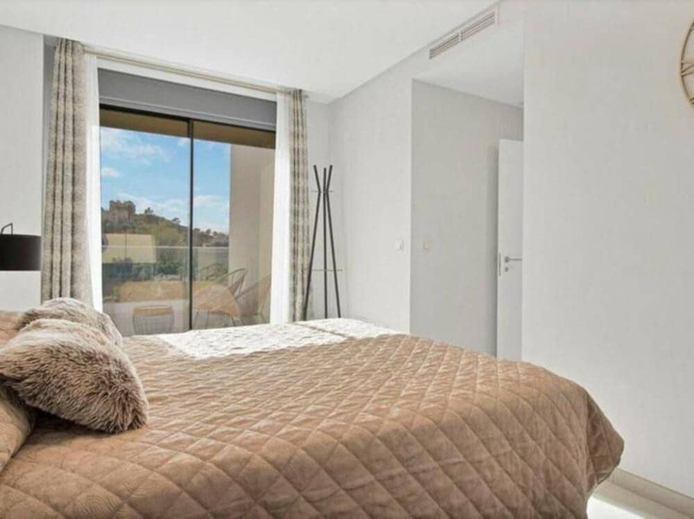 3 sypialnia Penthouse do wynajęcia w Benahavis z basenem garażem - 4 500 € (Ref: 10042436)