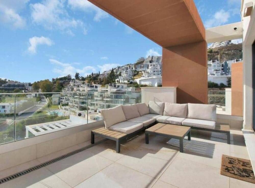 3 sypialnia Penthouse do wynajęcia w Benahavis z basenem garażem - 4 500 € (Ref: 10042436)