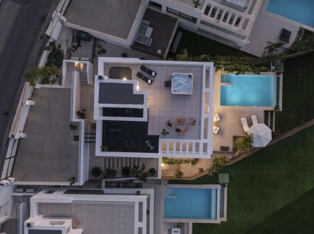 6 bedroom Villa for rent in La Concha - Resina Golf, Estepona with pool garage - € 10,000 (Ref: 10042437)