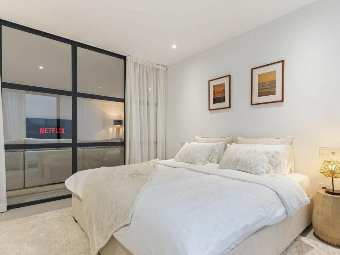 6 soveværelse Villa til leje i Estepona med swimmingpool garage - € 10.000 (Ref: 10042437)