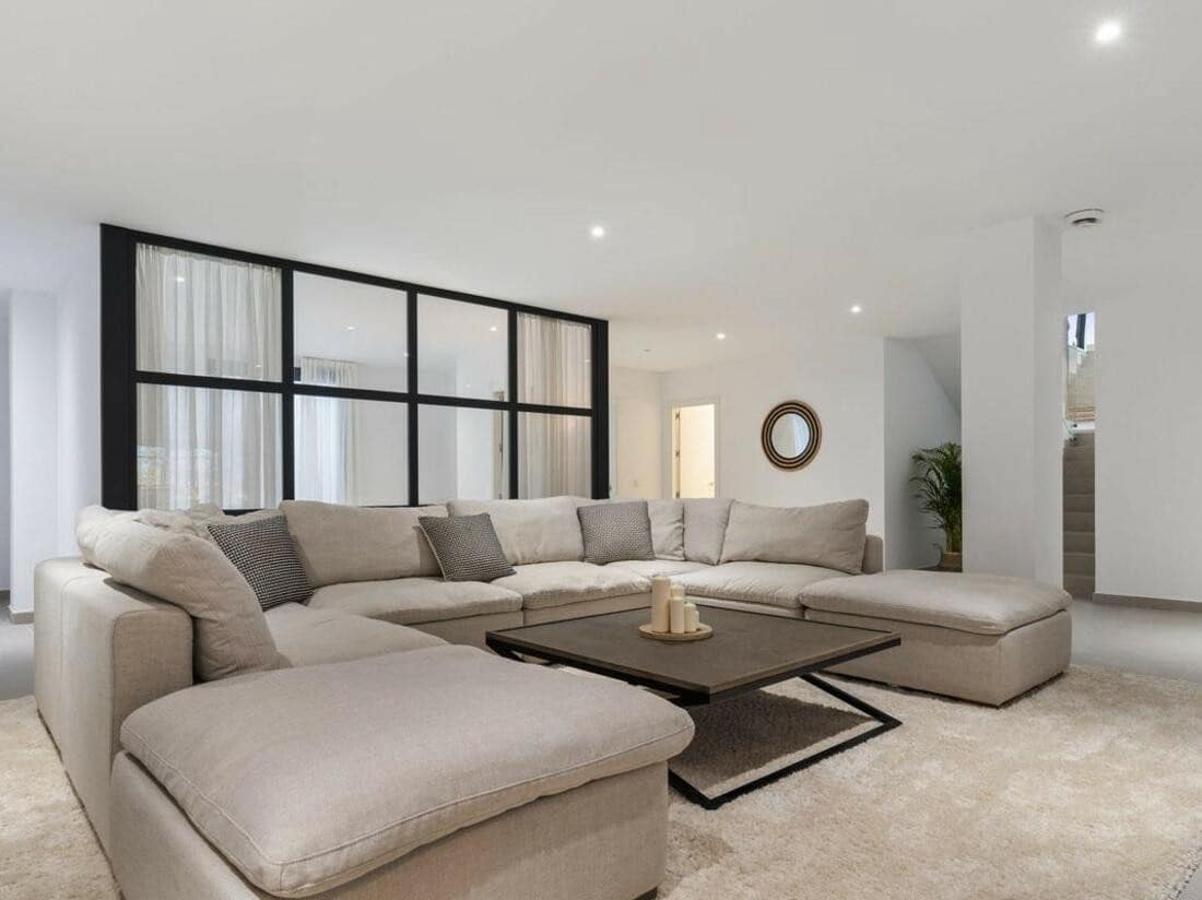 6 soveværelse Villa til leje i Estepona med swimmingpool garage - € 10.000 (Ref: 10042437)