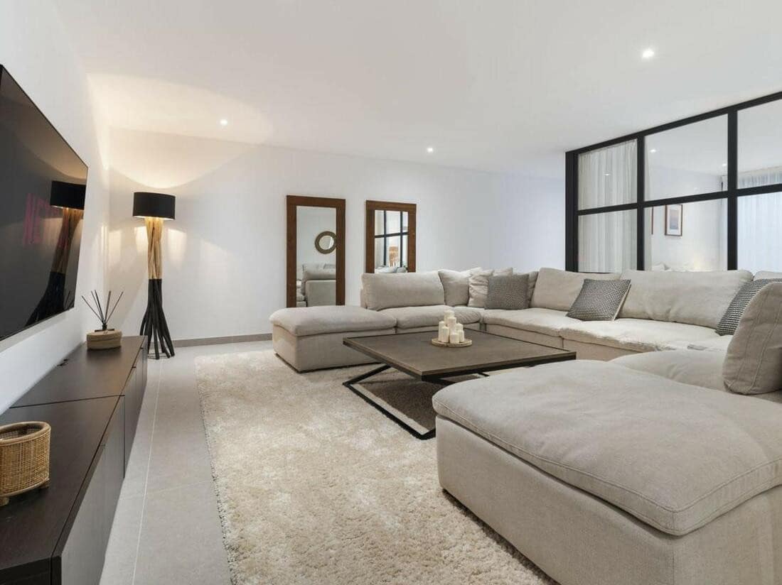 6 soveværelse Villa til leje i Estepona med swimmingpool garage - € 10.000 (Ref: 10042437)