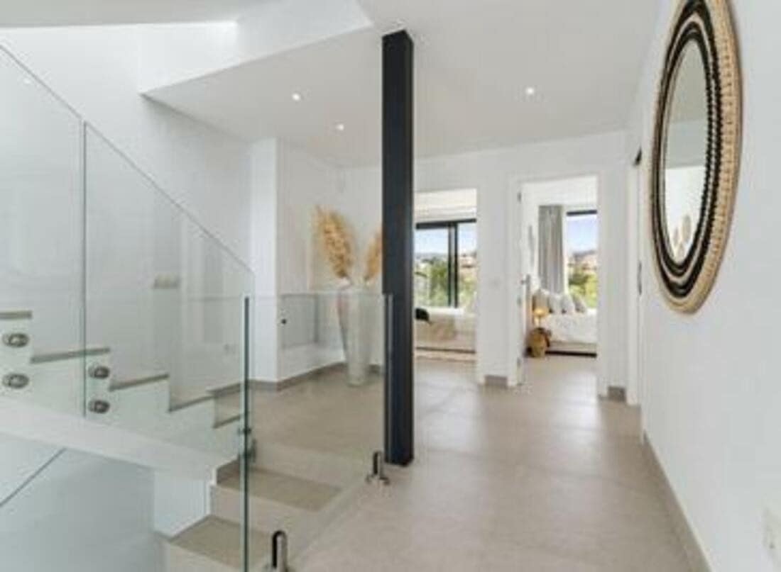 6 soveværelse Villa til leje i Estepona med swimmingpool garage - € 10.000 (Ref: 10042437)
