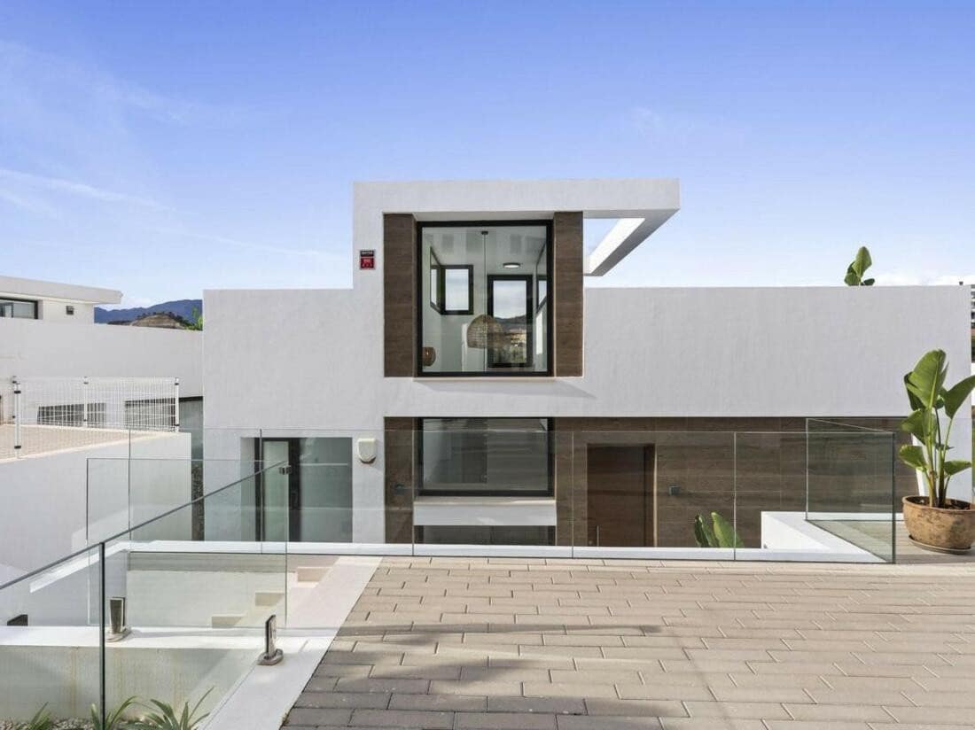 6 soveværelse Villa til leje i Estepona med swimmingpool garage - € 10.000 (Ref: 10042437)