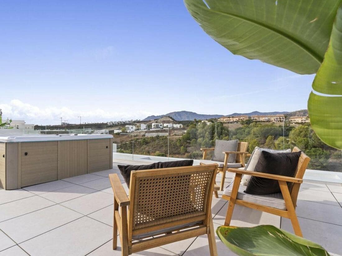 6 soveværelse Villa til leje i Estepona med swimmingpool garage - € 10.000 (Ref: 10042437)