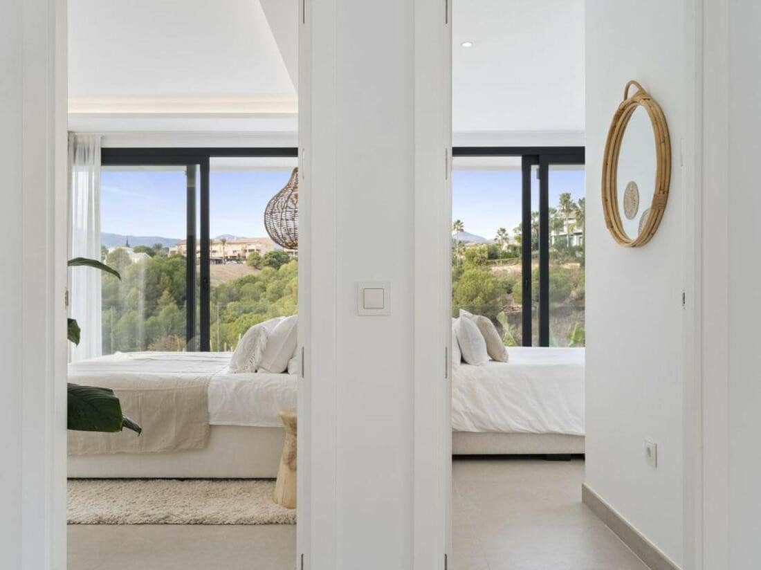 6 soveværelse Villa til leje i Estepona med swimmingpool garage - € 10.000 (Ref: 10042437)