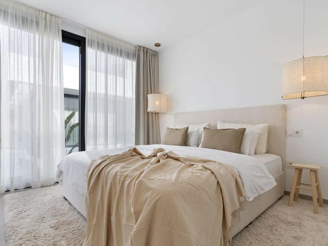 6 soveværelse Villa til leje i Estepona med swimmingpool garage - € 10.000 (Ref: 10042437)