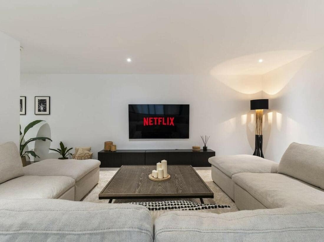 6 soveværelse Villa til leje i Estepona med swimmingpool garage - € 10.000 (Ref: 10042437)