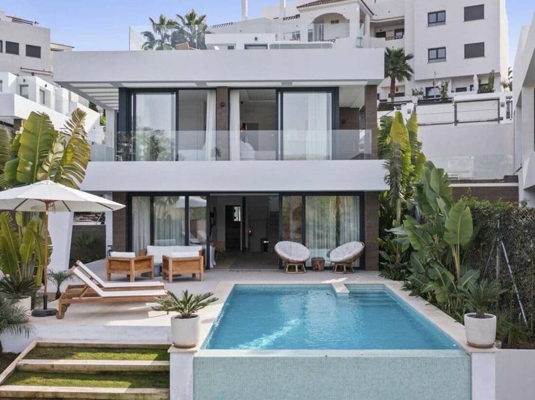 6 soveværelse Villa til leje i Estepona med swimmingpool garage - € 10.000 (Ref: 10042437)