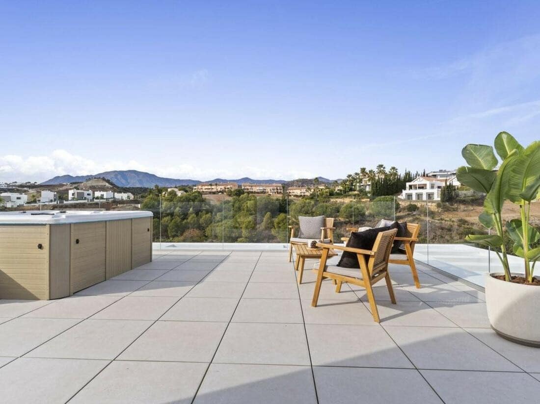 6 soveværelse Villa til leje i Estepona med swimmingpool garage - € 10.000 (Ref: 10042437)