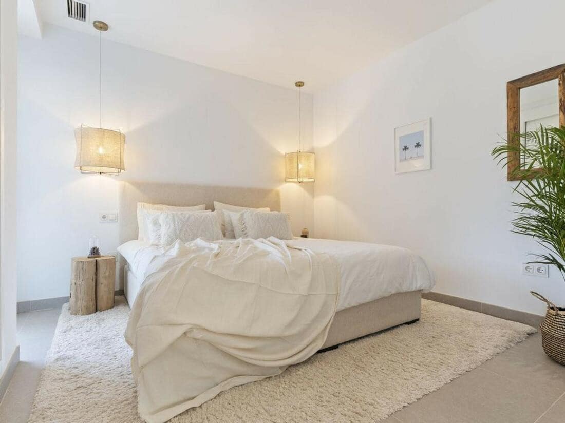 6 soveværelse Villa til leje i Estepona med swimmingpool garage - € 10.000 (Ref: 10042437)