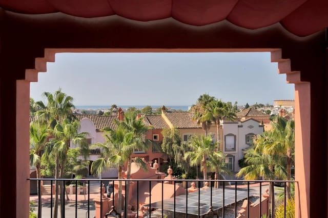 2 soveværelse Penthouse til leje i La Dama de Noche - La Alzambra, Marbella med swimmingpool garage - € 3.800 (Ref: 10042438)