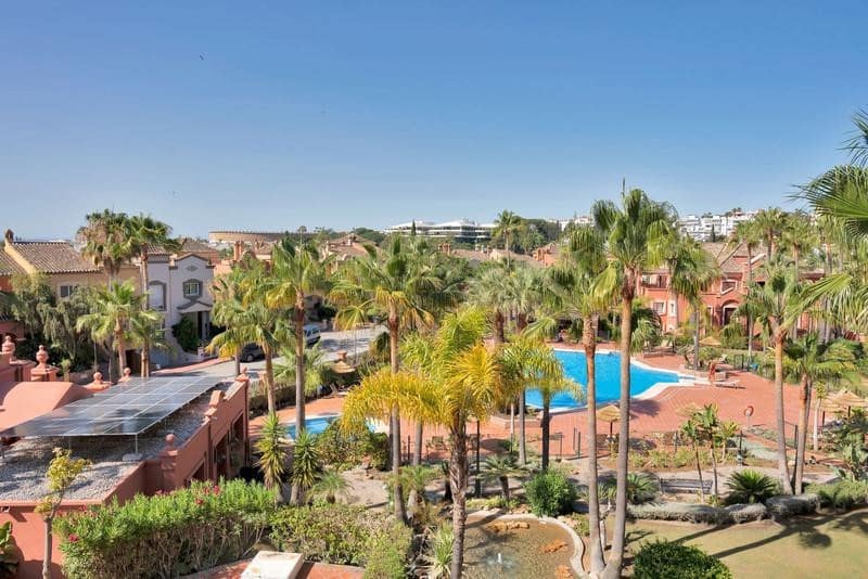 2 soveværelse Penthouse til leje i Nueva Andalucia med swimmingpool garage - € 3.800 (Ref: 10042438)